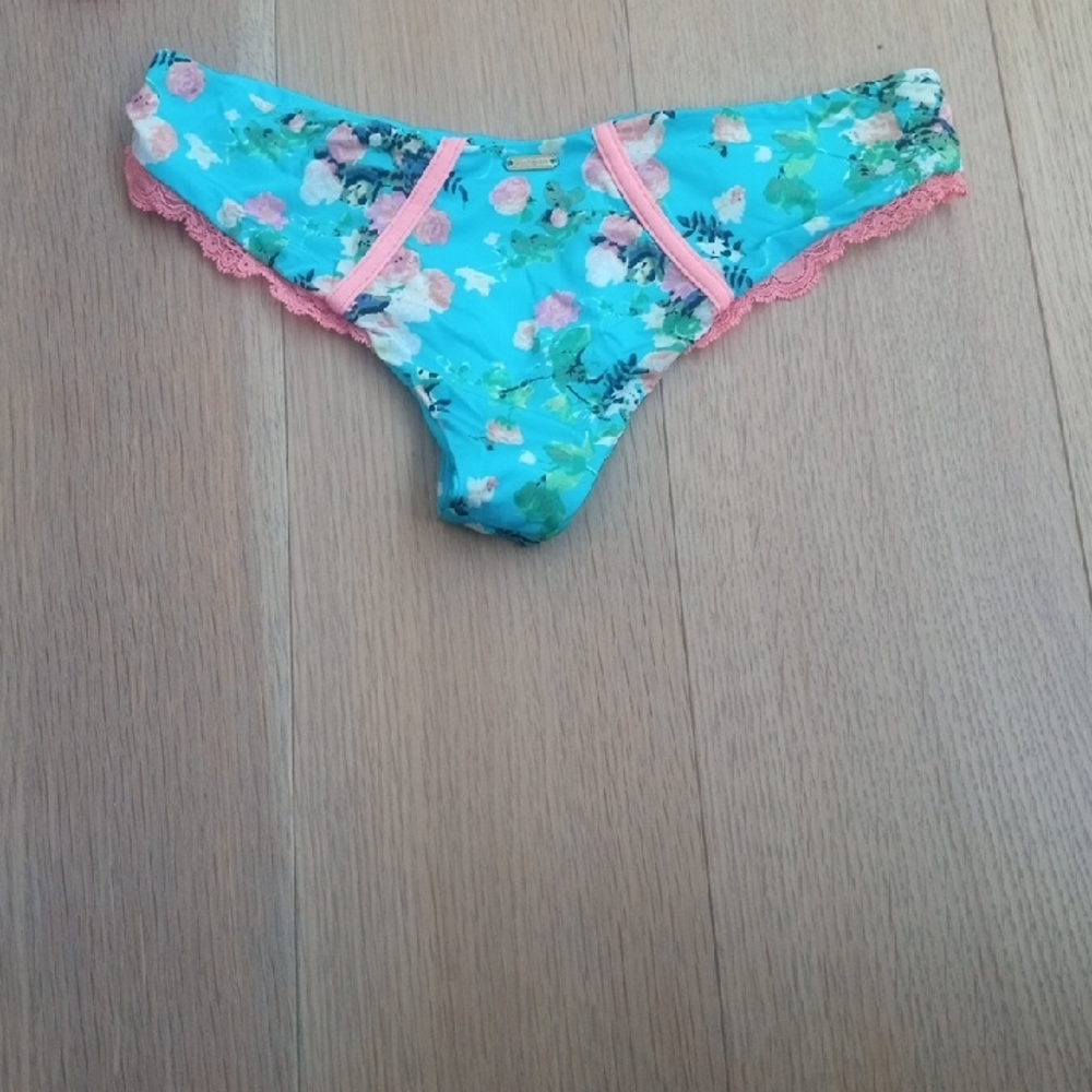 Beach Bunny Aqua and Coral Floral Bikini - Picture 6 of 10